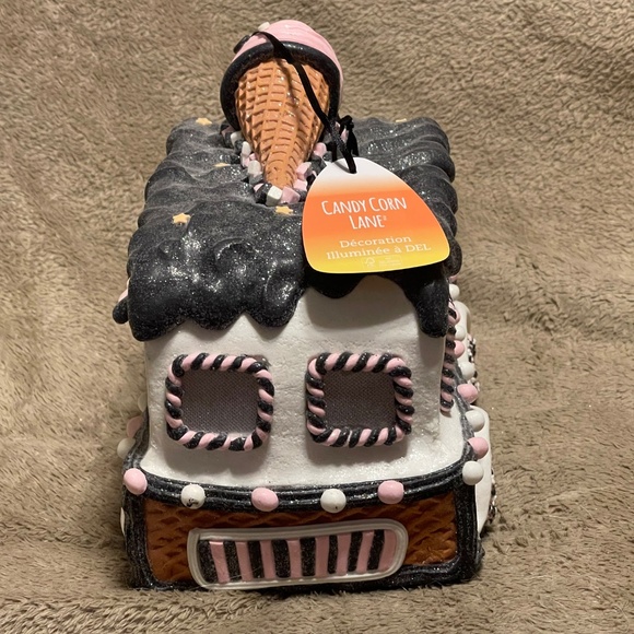 Candy Corn Lane LED Lighted Halloween Gingerbread Ice Cream Van - Picture 4 of 9